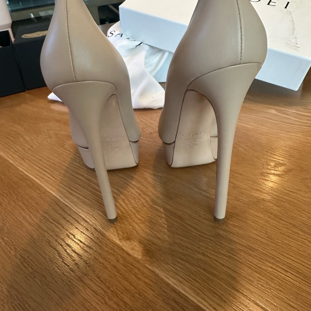 Casadei NWT Beige Peep Toe Platform Pumps Heels Size 37 1/2 - Picture 4 of 5